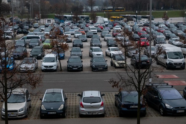 W grudniu 2022 roku w Polsce oferowano 169,383 aut z drugiej ręki, co oznacza spadek w stosunku do listopada ub.r. o 25,128 samochodów.