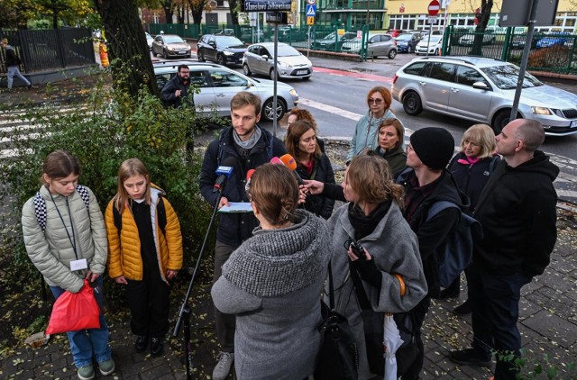„Ulice dla Dzieci” to ogólnoeuropejska inicjatywa, której celem jest zwrócenie uwagi decydentów, rodziców, nauczycieli na to, że droga do szkoły powinna być bezpieczna, wolna od spalin i zachęcająca młodych ludzi do samodzielnego przemieszczania się. W Polsce jest ona organizowana przez fundację „Rodzic w Mieście” oraz CleanCities.