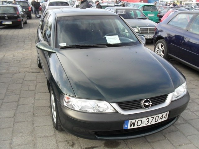 Opel Vectra, 1997 r., 1,6 16V, ABS, centralny zamek, immobiliser, wspomaganie kierownicy, 6 tys. 200 zł;