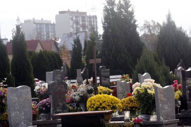 W Głogowie są trzy cmentarze. Ten na osiedlu Brzostów jest największy