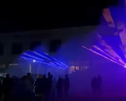 Sylwester 2023 w Stąporkowie ze wspaniałym pokazem laserowym i szampanem. Tak bawili się mieszkańcy