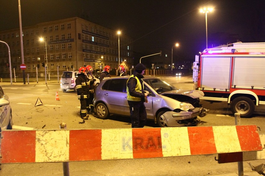 Wypadek na Politechniki. Zderzenie toyoty z volkswagenem [ZDJĘCIA]