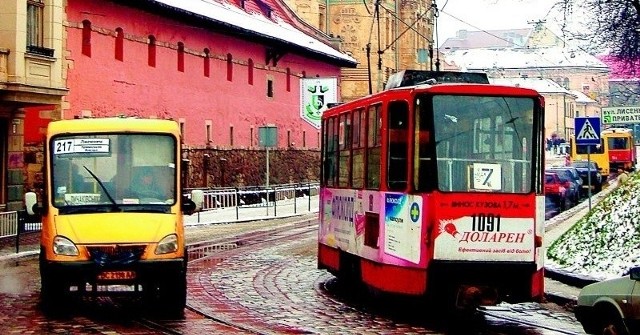 Charakterystyczna żółta marszrutka to najbardziej oryginalny sposób na przemieszczanie się we Lwowie