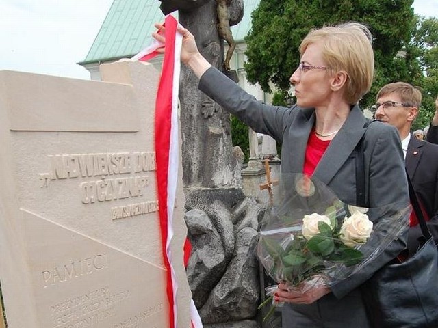 Odsłonięcia tablicy dokonała żona tragicznie zmarłego posła Przemysława Gosiewskiego.