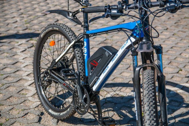 Elektryczne rowery trafiły do policjantów ze Szwederowa - na razie są testowane