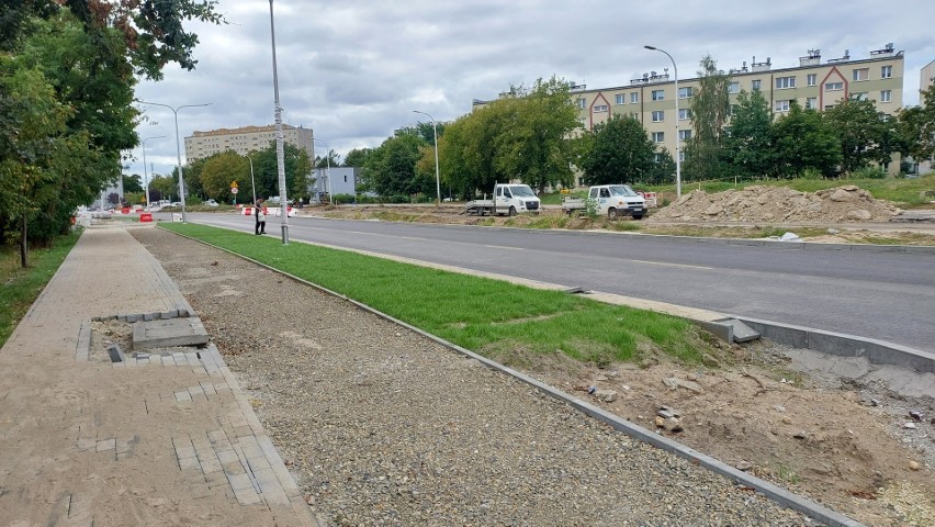 Trwa rozbudowa drogi wojewódzkiej 754 w Ostrowcu Świętokrzyskim. Jak idą prace? Zobacz zdjęcia i film