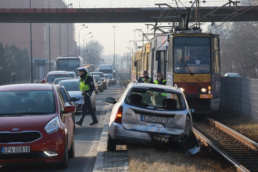 Wypadek na al. Politechniki. Zderzenie podczas zmiany pasa ruchu 