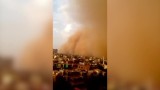 Potężna burza piaskowa nad stolicą Sudanu. Miliardy ziarenek piasku dały się we znaki mieszkańcom 