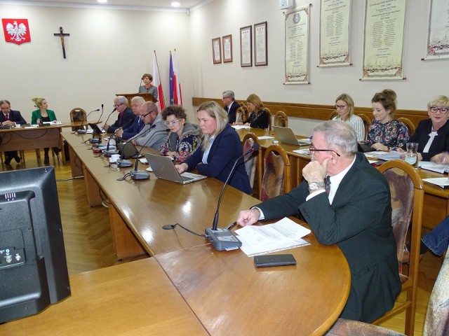 Rada Miasta Chełmna - od kilku tygodni to właśnie dalszy los koalicji jest na ustach wielu osób w Chełmnie. - Oby ta koalicja się rozpadła. Jak najszybciej! - mówi Michał Wrażeń (na zdjęciu pierwszy z prawej)