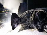 Pożar mercedesa na drodze S3 na wysokości Głębokiego w powiecie międzyrzeckim. Samochód całkowicie spłonął [ZDJĘCIA]