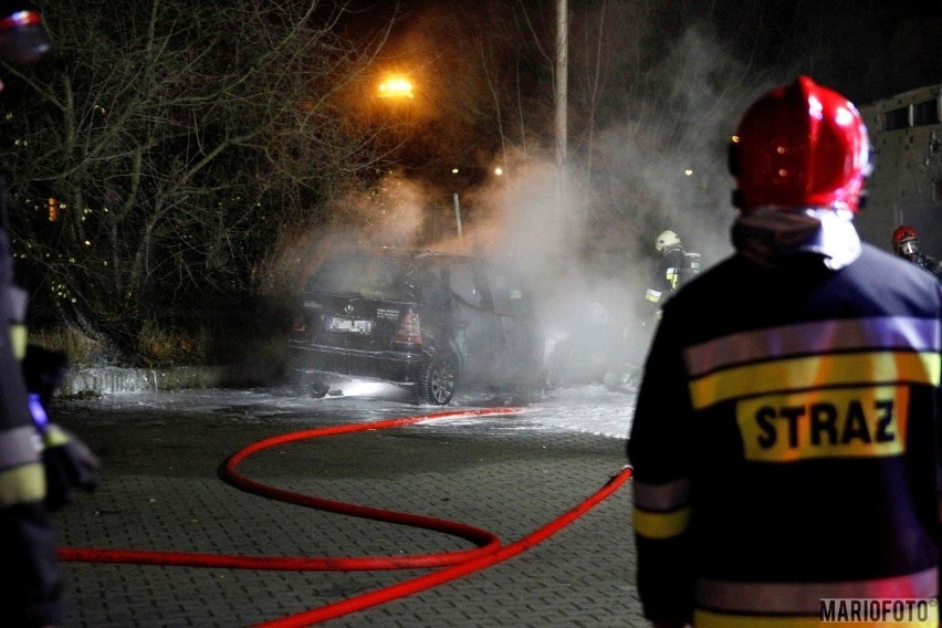 Podpalenie to prawdopodobna przyczyna pożaru samochodów w...