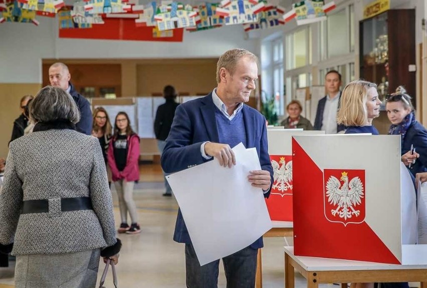 Wybory samorządowe 2018 w Trójmieście. Donald Tusk wraz z rodziną zagłosował w Sopocie [zdjęcia]
