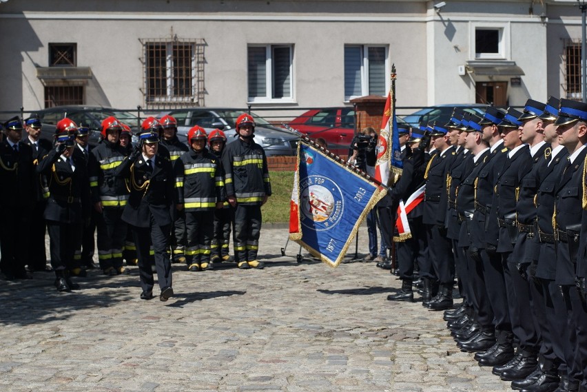 Poznań: Strażacy świętują, a minister obiecuje podwyżki