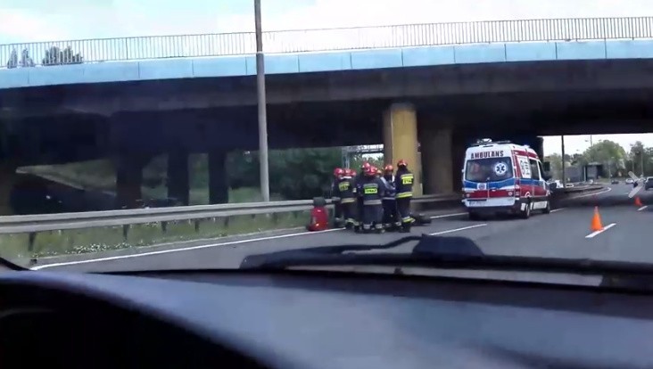 Wypadek na DTŚ w Chorzowie: Zderzyły się dwa samochody i motocykl ZDJĘCIA