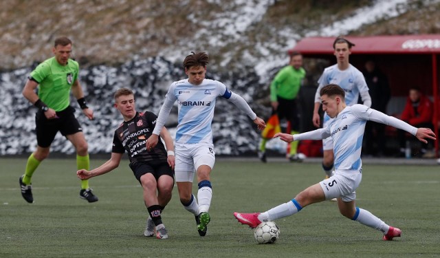 Stal Rzeszów do samego końca biła się o awans do CLJ U18 z Resovią. Zadecydował jeden gol. Resovia wygrała na Stali 1:0, a Stal na Resovii 2:0.