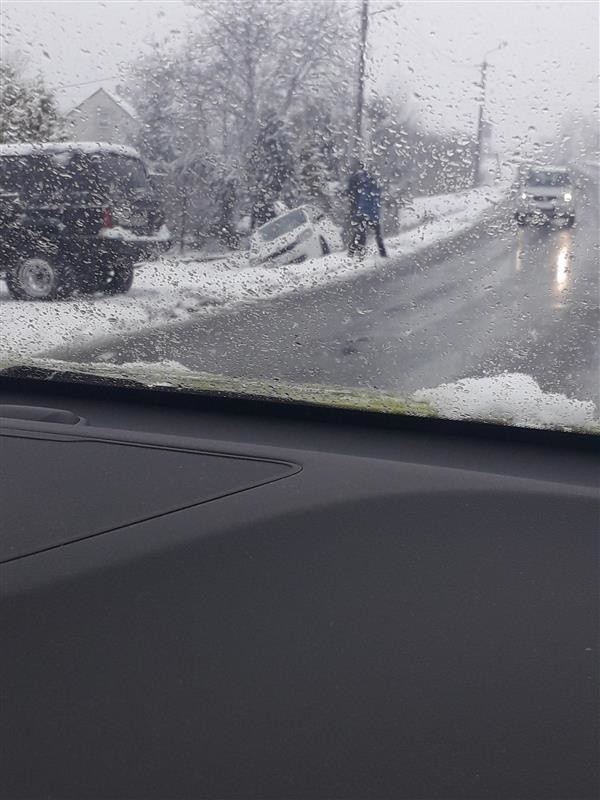 W Rudawie w gminie Zabierzów samochód wypadł z drogi i...