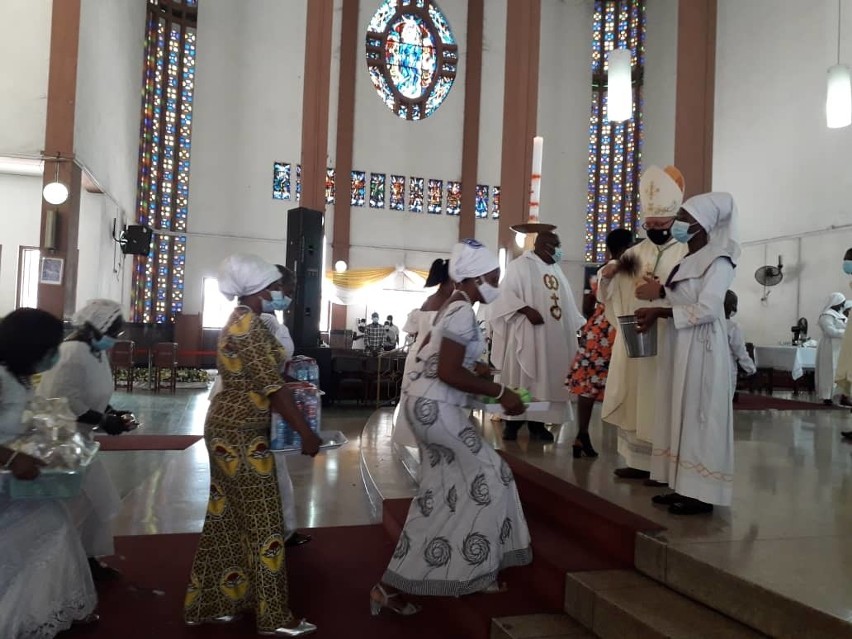 Pochodzący z Kielecczyzny ksiądz arcybiskup Henryk Jagodziński po raz pierwszy spędził Wielkanoc w Ghanie [ZDJĘCIA]