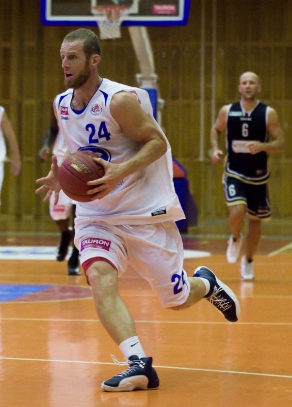 Najskuteczniejszy obecnie gracz radomskiej drużyny, Jakub Dłoniak (z piłką) przypomni się tarnobrzeskim kibicom.