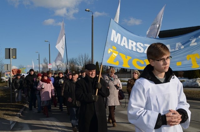 Uliacmi Chojnic przeszli obrońcy życia poczętego modląc się i śpiewając