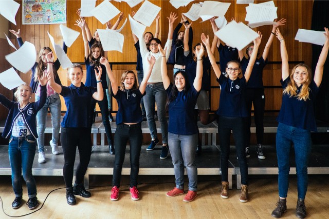 Umiejętności uczestników oceniać będzie specjalne jury konkursowe, składające się ze śpiewaków i pedagogów szkoły. Dla najlepszych małych artystów przygotowano atrakcyjne nagrody, a tym, którzy będą chcieli rozwijać swój talent, umożliwiona zostanie dalsza nauka w szkole.