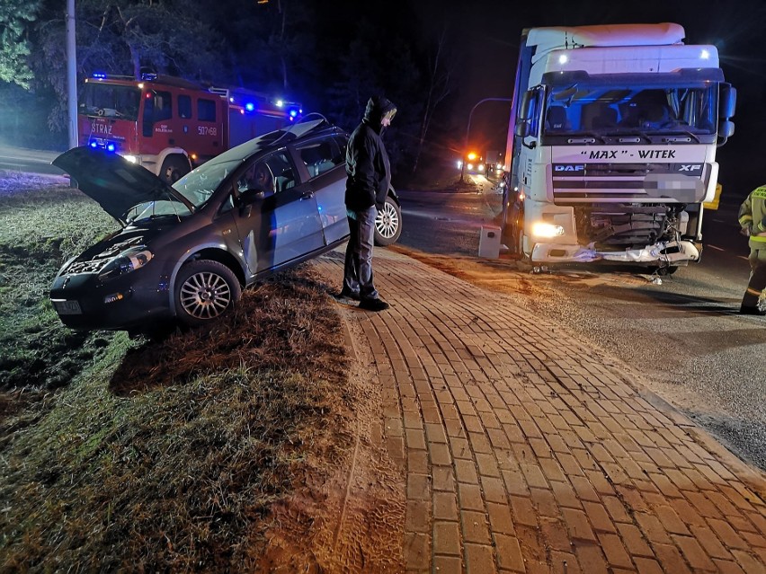W Bolesławiu, w ciągu DK 94, zderzyła się ciężarówka z...