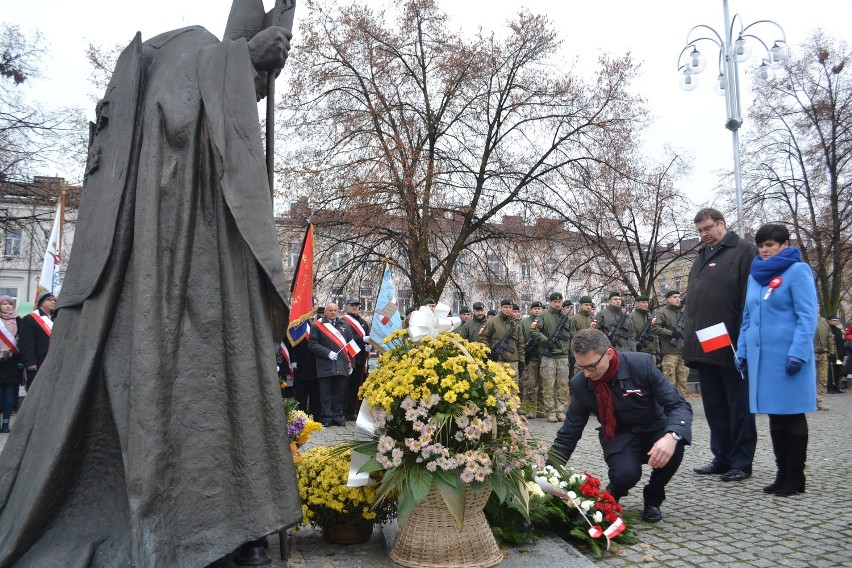 Święto Niepodległości w Częstochowie. Msza święta w Archikatedrze i marsz aleją NMP [ZDJĘCIA]