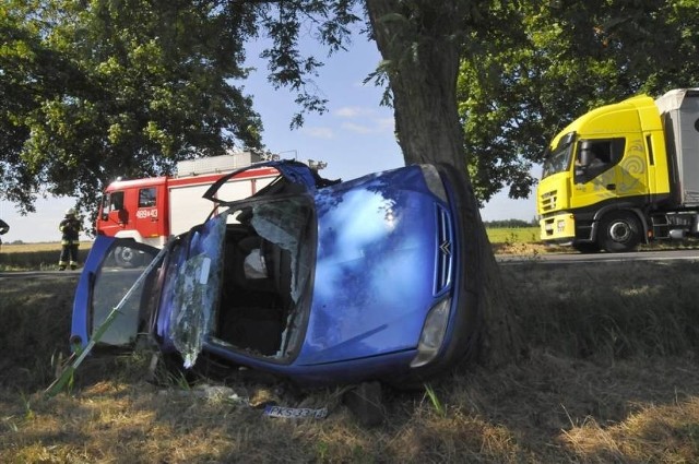 W czwartek, 27 czerwca na drodze wojewódzkiej nr 308 pomiędzy Katarzyninem a Choryniem niedaleko Kościana doszło do zderzenia samochodów marki Citroen Xsara i Peugeot Boxer. W wypadku zostały ranne trzy kobiety, które jechały citroenem. Na miejsce wysłano m.in. śmigłowiec LPR, a droga była w tym miejscu zablokowana przez kilka godzin. Zobacz zdjęcia z wypadku ---->