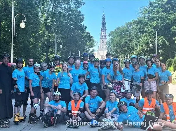 Jadą na rolkach nie tylko dla siebie, ani wyłącznie dla Boga, ale także dla drugiego człowieka. Uczestnicy 7.Wrocławskiej Pielgrzymki Rolkowej przybyli na Jasną Górę. W cztery dni pokonali 221 km