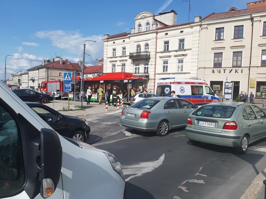 Zderzenie na skrzyżowaniu Lubartowskiej z Bajkowskiego w Lublinie. Uwaga na utrudnienia