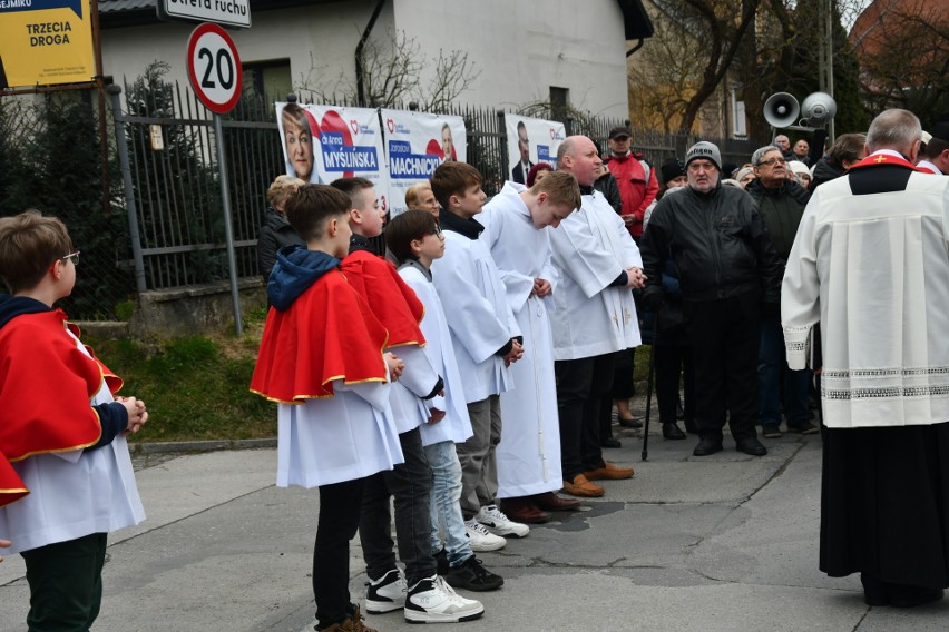 Droga Krzyżowa przeszła ulicami Barwinka. Zorganizowała ją parafia świętego Stanisława w Kielcach. Wzięły w niej udział setki osób