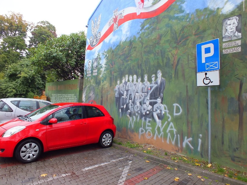 Mural Żołnierzy Wyklętych zniszczony przez wandali [ZDJĘCIA]