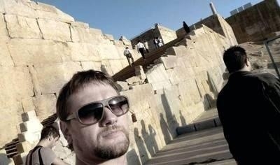 Andrzej Lichota w ruinach Persepolis Fot. archiwum prywatne