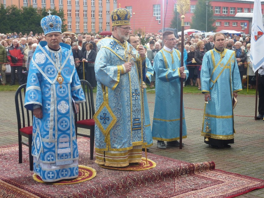 Uroczystości zakończyły się tradycyjnymi obrzędami:...