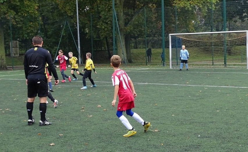 Wojewódzka Liga Orlików piłki nożnej. Rozgrywki w Chełmnie z udziałem drużyn z Chełmna, Wąbrzeźna, Grudziądza i Torunia [zdjęcia]