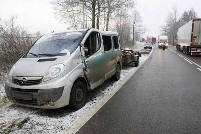 Opel zderzył się z ciężarowym manem