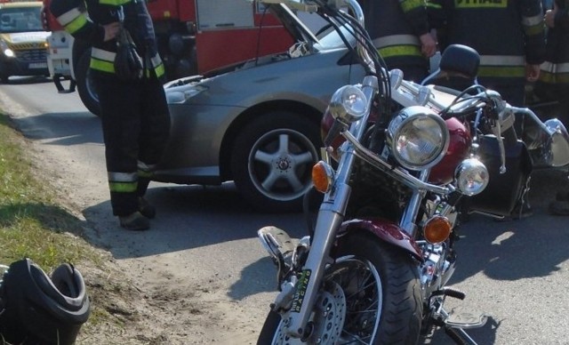 Motocyklista podczas zderzenia złamał kręgosłup