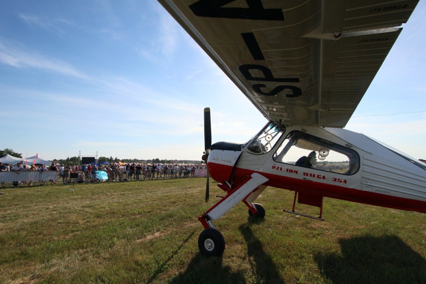 Air Festival Świdnik. Taniec Biało - Czerwonych Iskier na niebie [ZDJĘCIA, WIDEO]