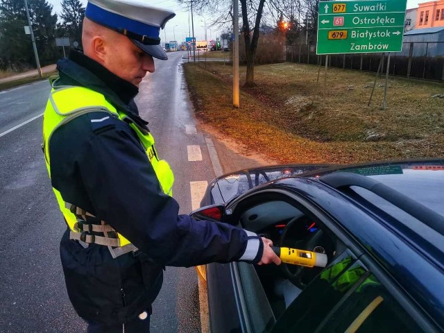 W całym ubiegłym roku policja zatrzymała w woj. podlaskim ponad 2,2 tys. pijanych kierowców. Statystyki wskazują, że są oni sprawcami co 10. wypadku drogowego w naszym regionie