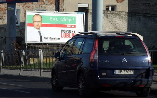 W ciągu ostatnich dni w Lublinie pojawiło się kilkadziesiąt billboardów Piotra Kowalczyka ze Wspólnego Lublina