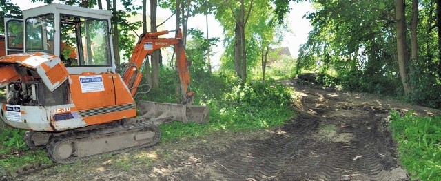 W tym miejscu szczecineckiego parku koło szkoły ekonomicznej jest zjazd techniczny dla budowniczych ścieżki rowerowej &#8211; teraz przydałby się porządny zjazd dla rowerzystów. 