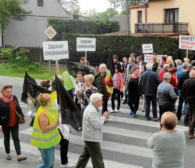 Mieszkańcy gminy Skawina wiele razy protestowali żądając chodników