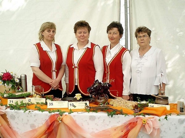 Druga z lewej Teresa Kropidłowska, trzecia - Gabriela Babińska