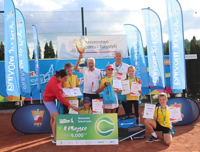 AT Masters Radom w finale tegorocznej edycji 21. Talentiady zajął drugie miejsce w Polsce! Z kolei drugi zespół, który także znalazł się w gronie 16 najlepszych zespołów, zawody zakończył na 12. pozycji.