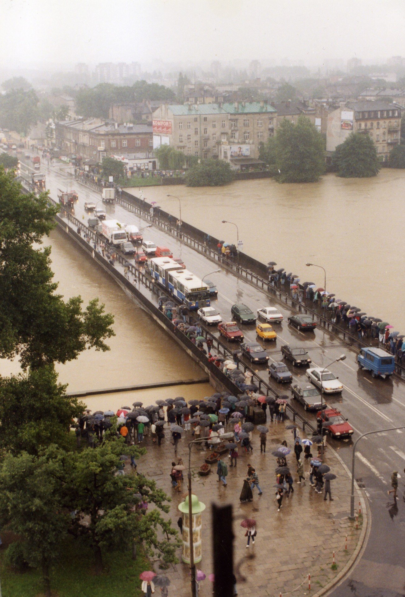 Powódź 1000-lecia! Tak dokładnie 29 lat temu wyglądał Kraków i okoliczne miejscowości. Okropny widok. Czarny lipiec 1997