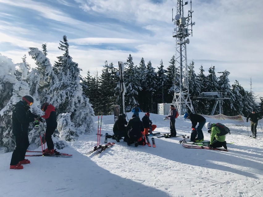 Beskid Śląski. Tuż pod szczytem Skrzycznego znów szusuje...