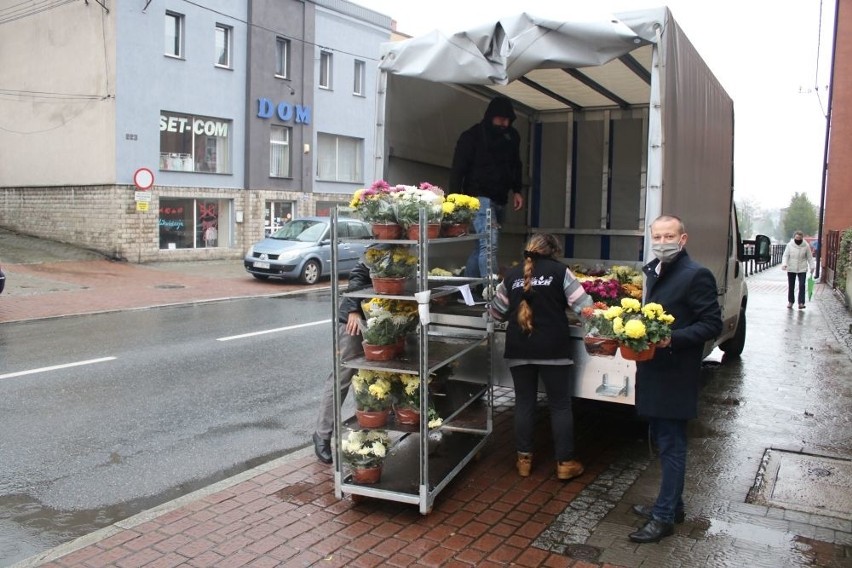 Władze Piekar Śląskich wspierają handlarzy kwiatów. Zobacz...