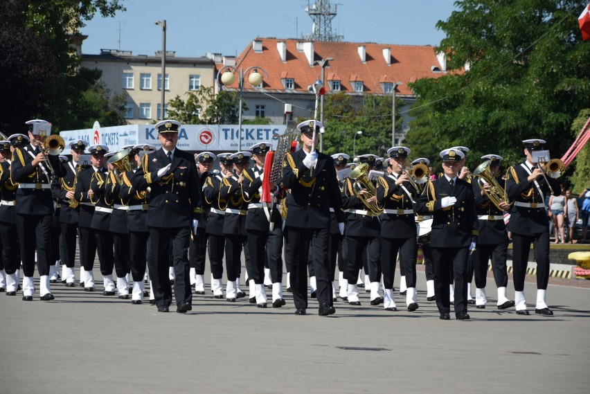 Święto Wojska Polskiego. Gdynia pamięta o swoich żołnierzach, uroczysty apel przed ORP ,,Błyskawica"