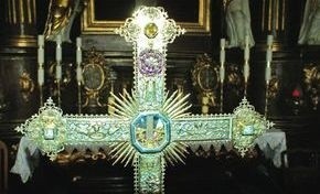 U franciszkanów w Pakości znajduje się relikwiarz Krzyża...
