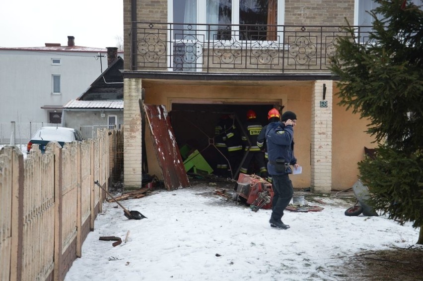Wybuch pieca w domu w Ostrowcu. Strażacy ustalają przyczynę