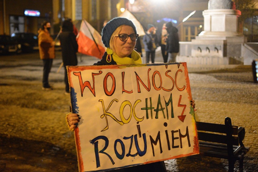 Kolejny strajk kobiet w Grudziądzu. Tym razem tłumów nie było [zdjęcia]